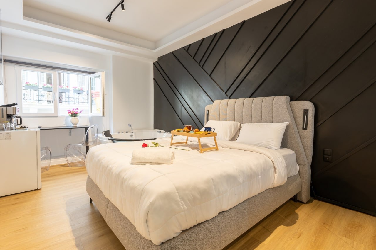 Studio suite with jacuzzi and private balcony
